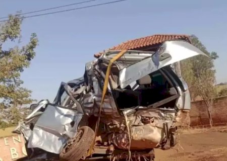 Médico morre em acidente entre carro e carreta na BR-158