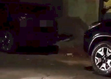 Homem é assassinado a tiros na porta de casa
