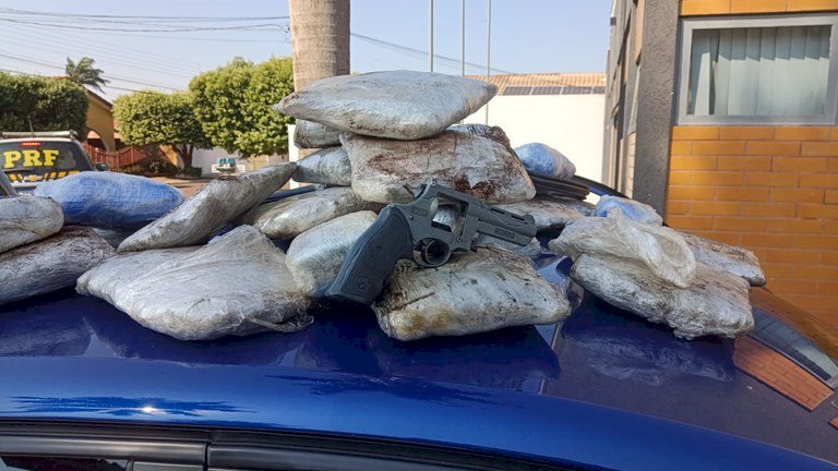 PRF apreende maconha e um revólver em Batayporã