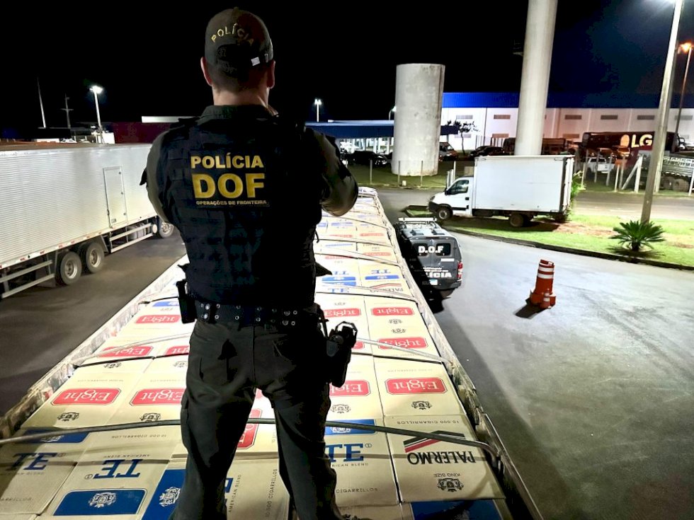 DOF apreende carreta com mais de R$ 2 milhões em cigarros contrabandeados