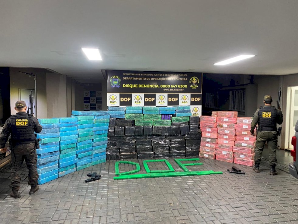 Veículos furtados são recuperados pelo DOF com carga milionária de maconha