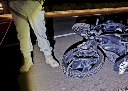 Acidente envolvendo carro e moto mata mulher na BR-163