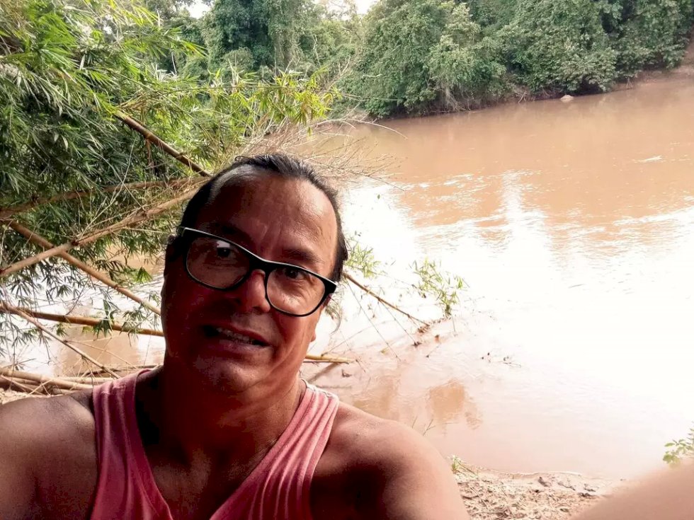 Homem encontrado morto sumiu ontem à noite e suspeita é de latrocínio