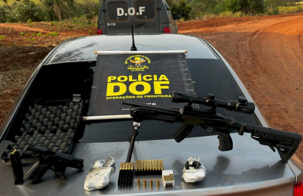 Homem é preso pelo DOF com rifle, pistola, munições e cocaína