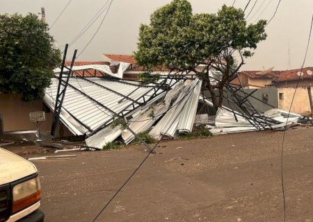Vendaval provoca diversos estragos na cidade de Nova Andradina