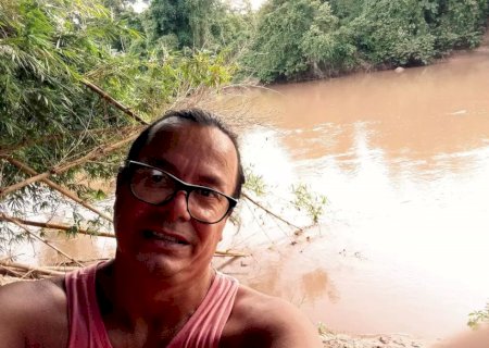 Homem encontrado morto sumiu ontem à noite e suspeita é de latrocínio