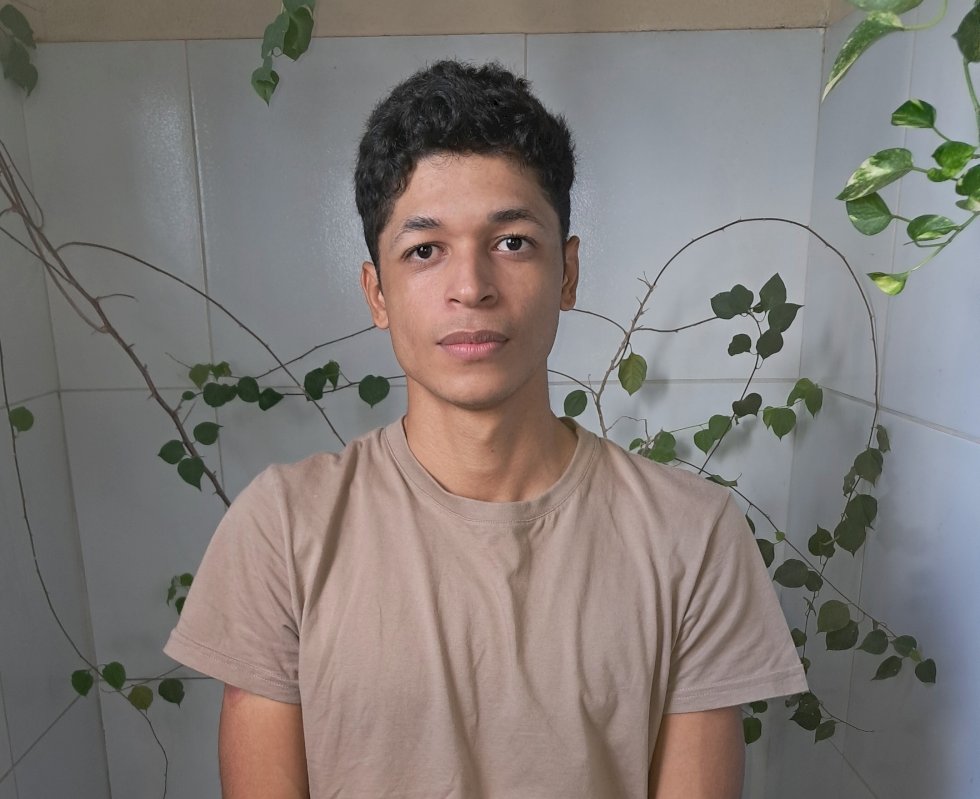 Jovem compositor faz sucesso com suas músicas nas redes sociais