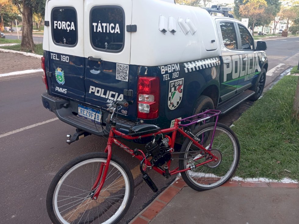 Polícia Militar prende jovem por tráfico de drogas, direção perigosa e desobediência em Nova Andradina.