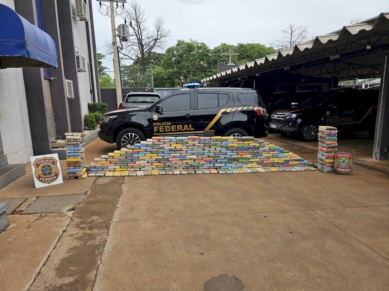 PF apreende mais de 400 kg de cocaína