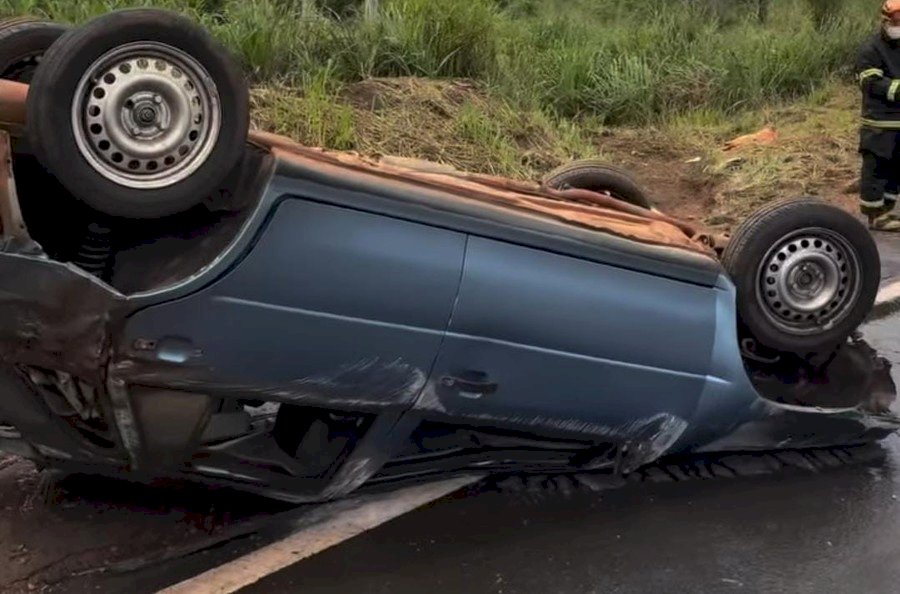 Capotamento deixa homem gravemente ferido na região de Nova Casa Verde