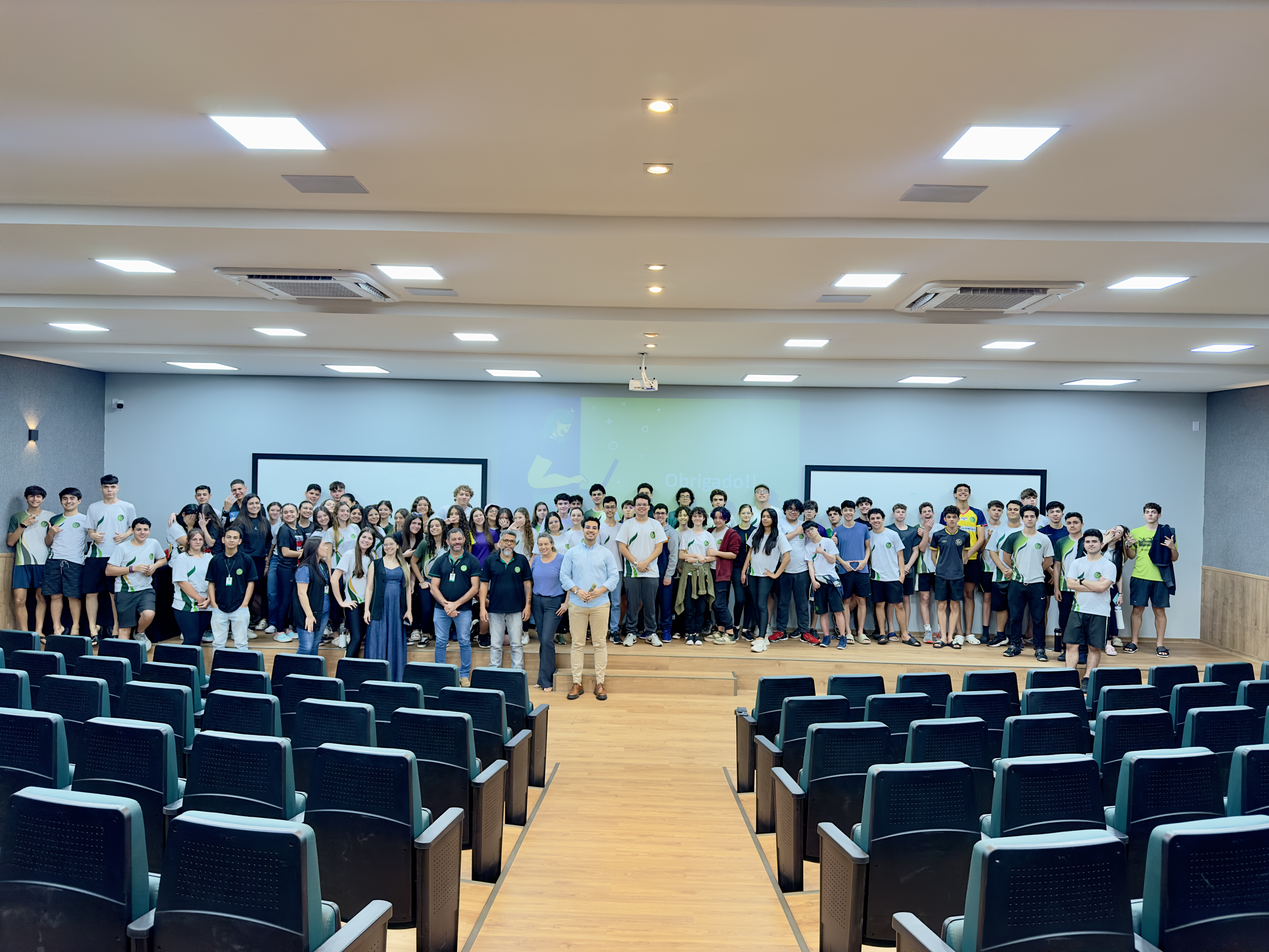 Sicoob Uni Sul MS realiza palestra na Semana Mundial do Investidor em Dourados (MS)