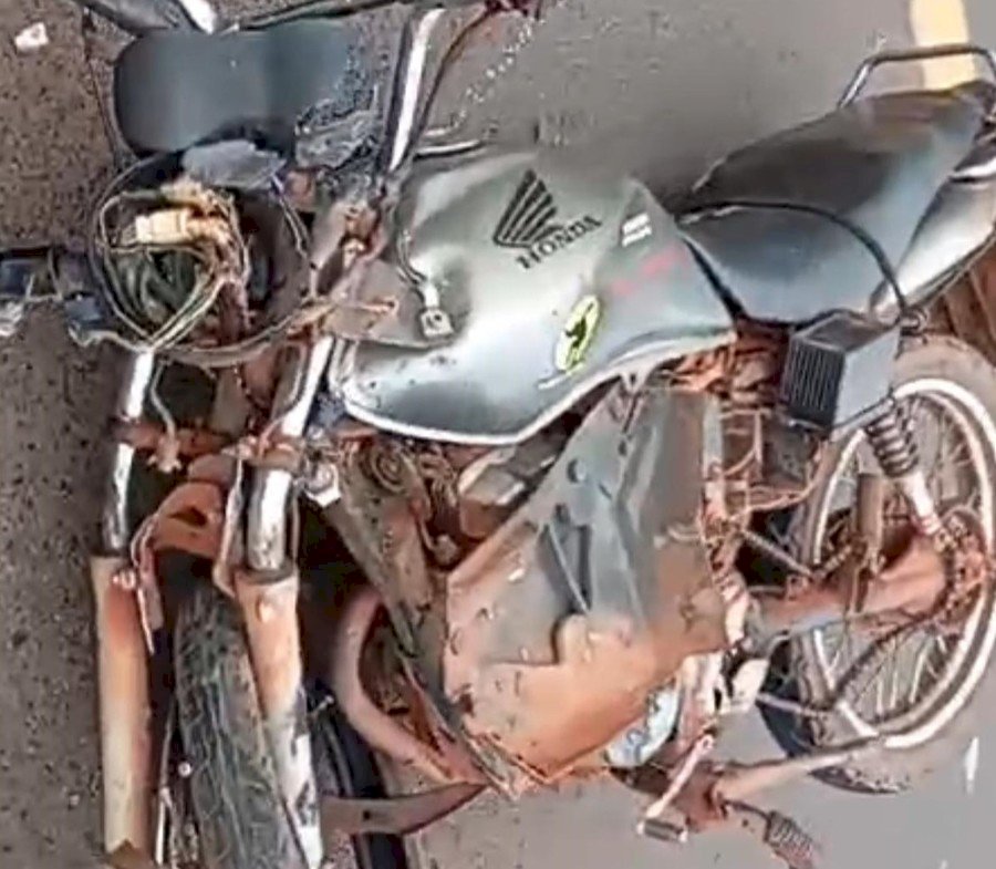 Motociclista colide com carreta e é socorrido em estado grave na região de Casa Verde