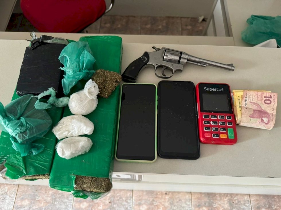 Força Tática desbarata esquema de tráfico, prende traficante com arma de fogo e drogas em Nova Andradina