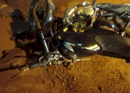 Homem desmaia e é socorrido pelo Corpo de Bombeiros após acidente de motocicleta