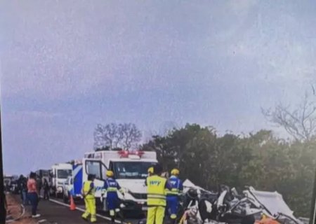 Um morre e dois ficam em estado grave após acidente entre 4 veículos