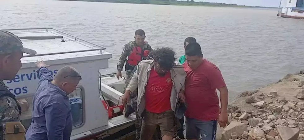 Casal é executado a tiros na frente da filha de 4 anos e autor filma corpos