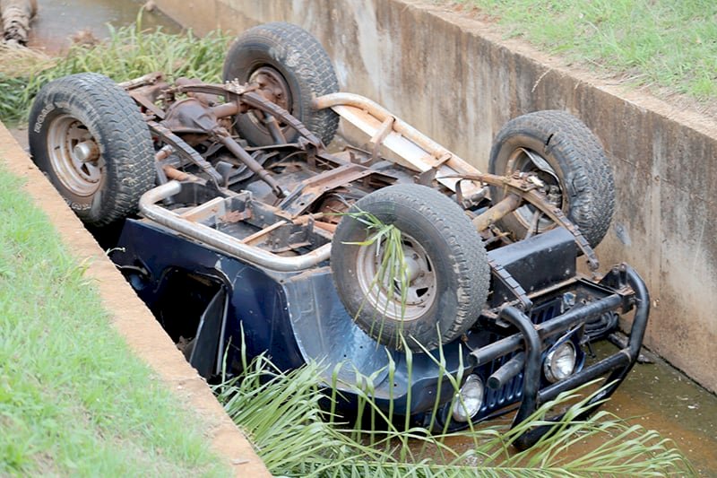 Homem morre ao cair com Jeep preparado para cross em galeria de águas pluviais
