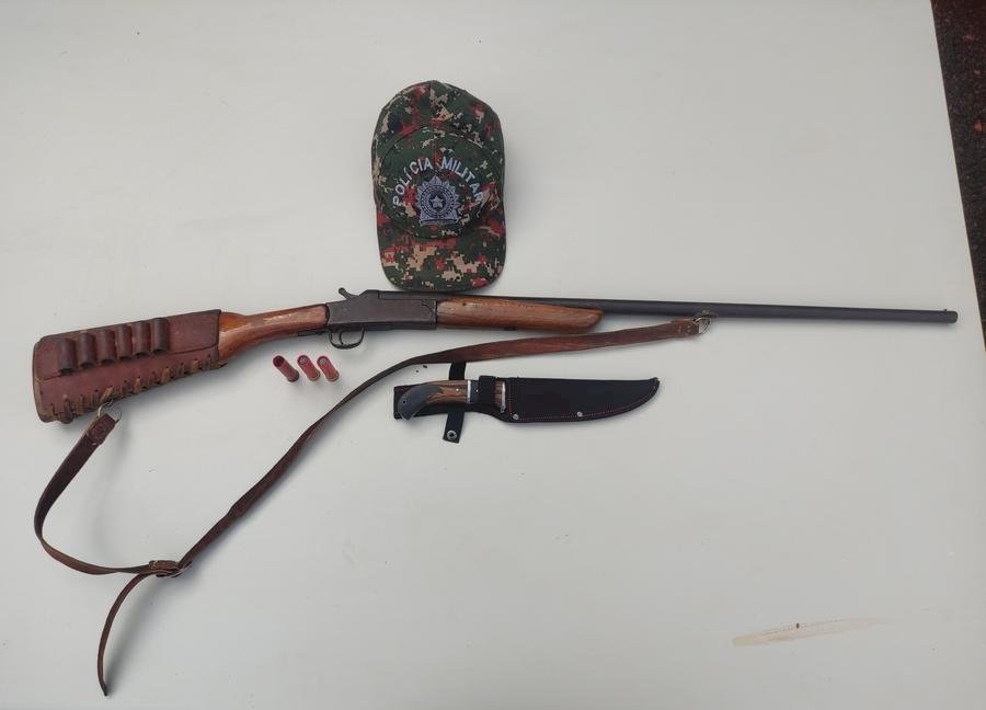 Angélica - Polícia Militar Ambiental detém homem por posse ilegal de arma de fogo em área de preservação