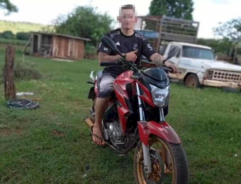 Adolescente morre ao bater moto em ônibus na BR-487
