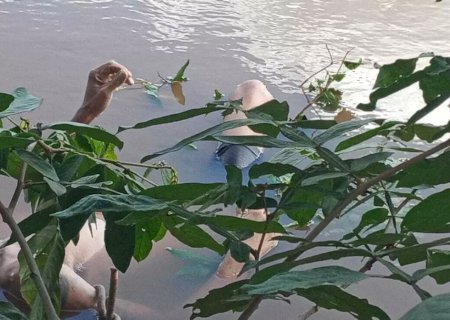 Corpo de homem é encontrado boiando em Rio