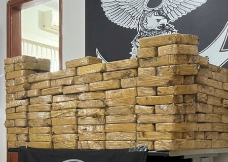 Policiais civis surpreendem suspeitos descarregando carga milionária de drogas e realiza prisão em flagrante
