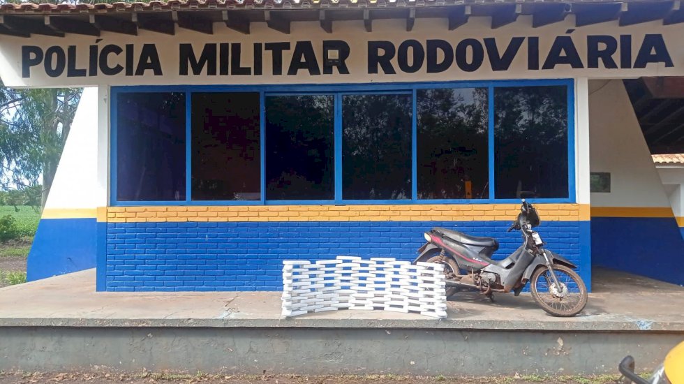 PMR apreende carga de droga, que era transportada em uma motocicleta