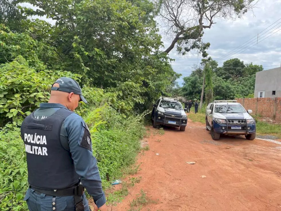 Dois traficantes são mortos em confronto com a polícia no meio de matagal