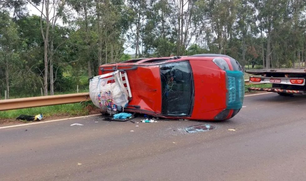 Casal e 3 crianças sofrem acidente na MS-395