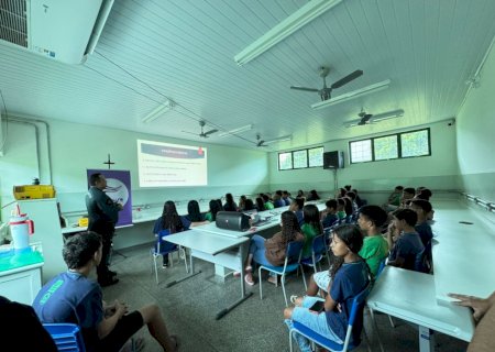 Polícia Militar realiza palestra em escola sobre violência de crianças e adolescentes