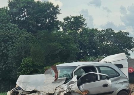 Acidente entre carros na BR 163 próximo ao posto Zitão, deixa feridos