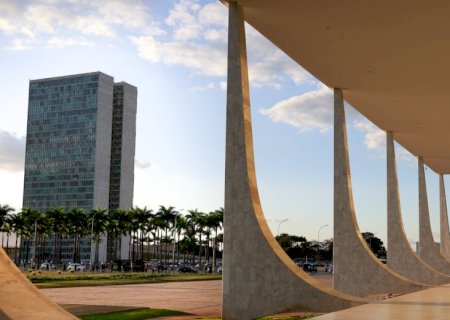 Dino determina suspensão de pagamento de emendas e abertura de investigação da PF