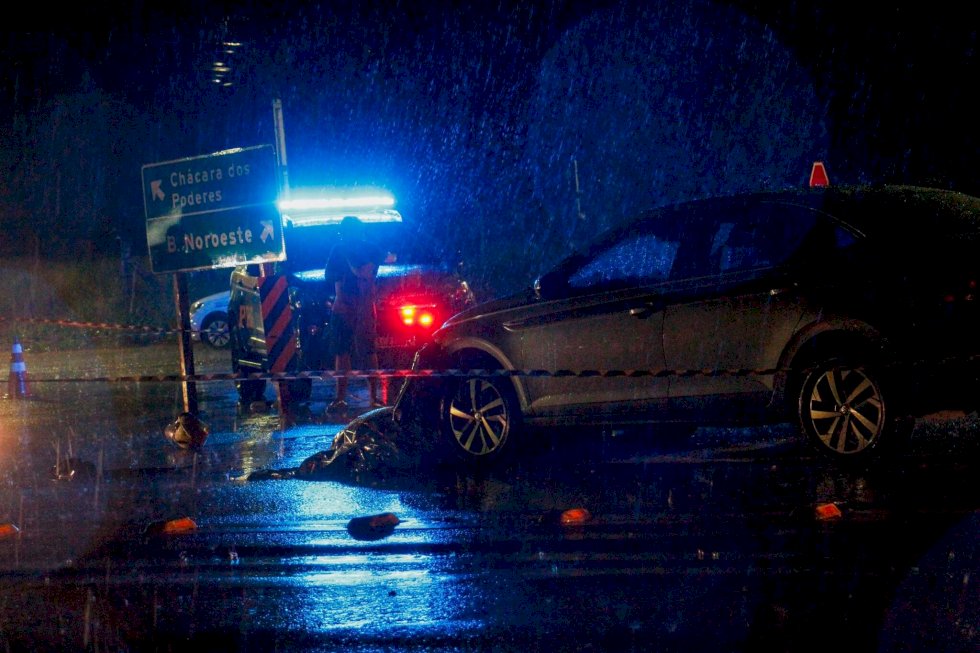 Motociclista morre em acidente com caminhão-baú na BR-163