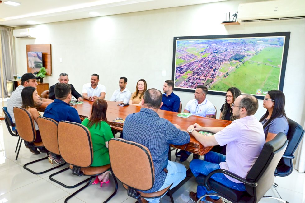 Prefeito Juliano Ferro realiza primeira reunião de 2025 com secretários