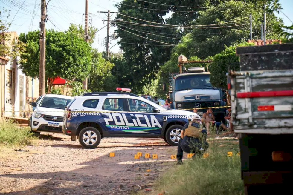 Motociclista dispara 16 vezes até matar homem