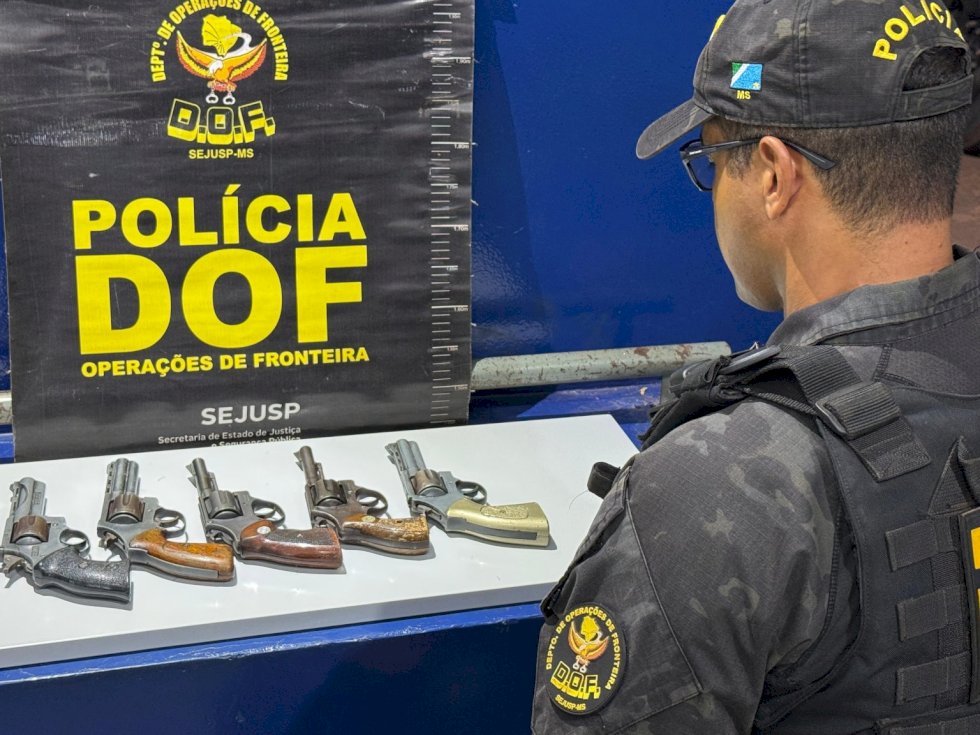 Mulher que seguia para Minas Gerais com cinco armas de fogo é presa pelo DOF