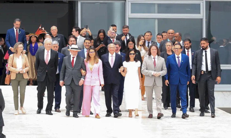 Lula: \'Democracia venceu e ainda estamos aqui\'