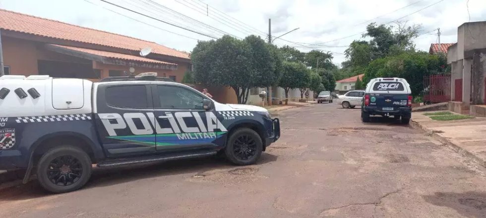 Em surto, homem avança em policiais e acaba morto a tiros