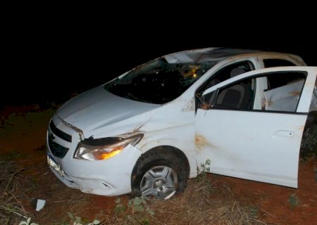 Jovem capota carro na MS-395 ao desviar de animal