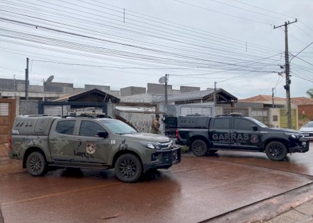 Polícias Civil e Militar fecham ponto de distribuição de droga no Aero Rancho e cumpre mandado de prisão