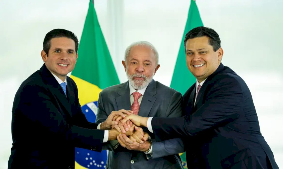 \'Sou amigo dos dois\', diz Lula sobre novos presidentes do Legislativo