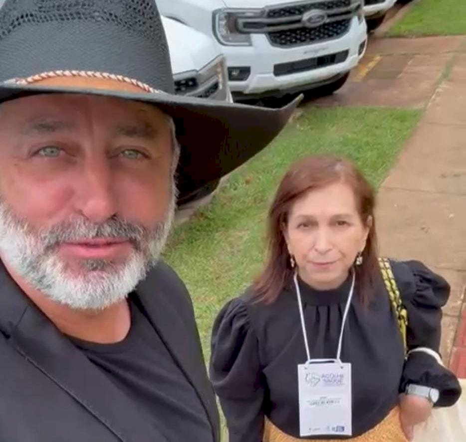 Município de Ivinhema recebe dois veículos para o setor da saúde