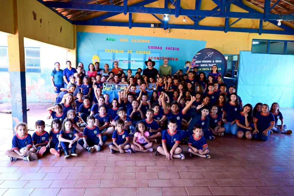 Prefeito de Ivinhema entrega kits escolares, material apostilado e anuncia reforma da Escola Agrícola