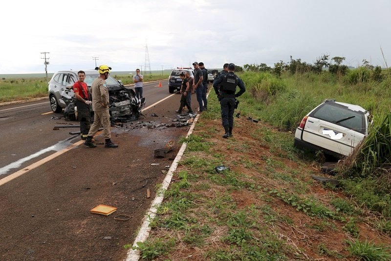 Três jovens de um mesmo veículo morreram em grave acidente na BR-060