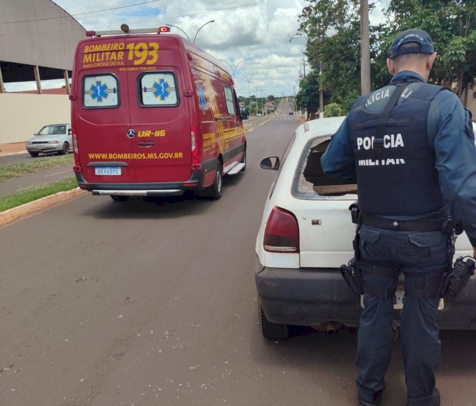 Ivinhema - Ciclista colide em veiculo parado e fica com vários ferimentos