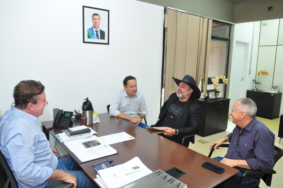 Prefeito de Ivinhema cumpre agenda na Casa Civil