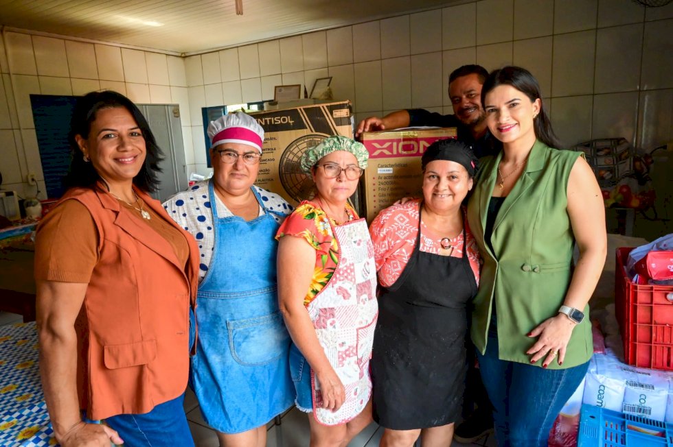 Administração entrega equipamento para padaria comunitária na Gleba Ouro Verde