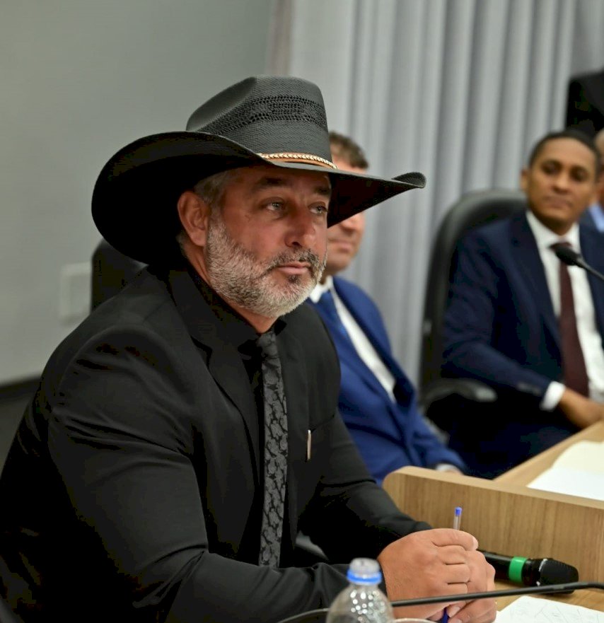 Prefeito Juliano Ferro foi sabatinado na primeira sessão de vereadores