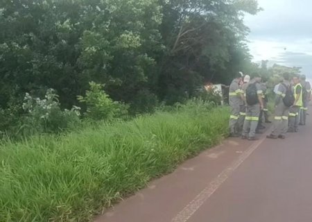 Ônibus com trabalhadores de usina tomba na MS - 156