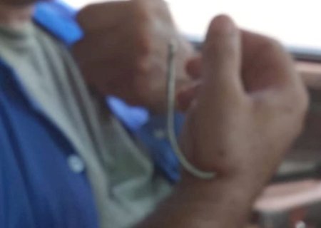 Trabalhador rural tem mão perfurada por anzol