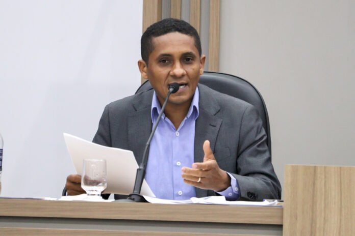 José Wilson pede criação da Procuradoria da Mulher e operação tapa buracos no Bairro Itapoã